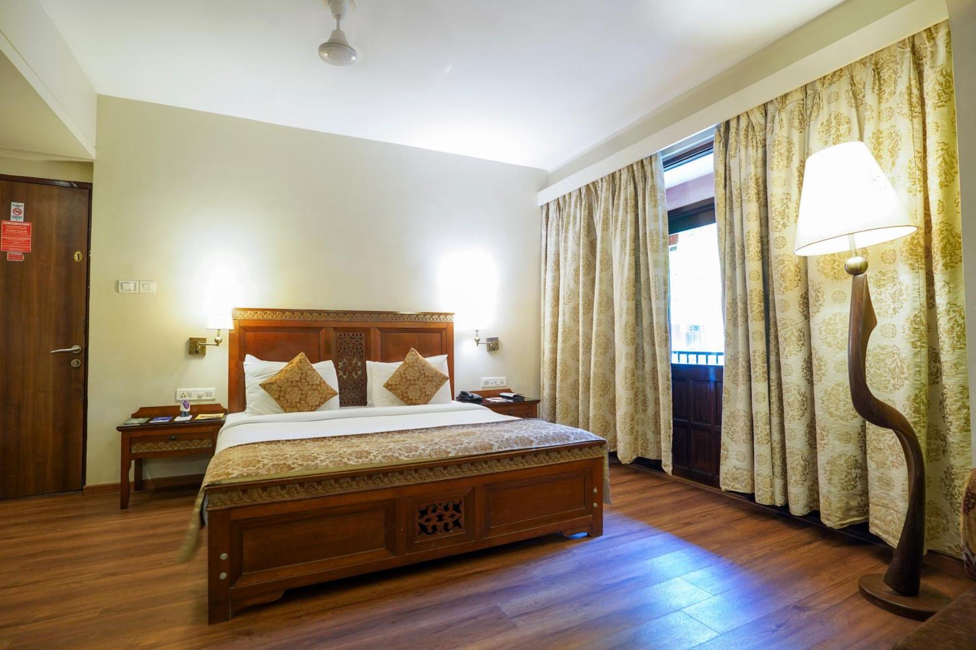 Neelams The Grand Hotel Калангуте Екстериор снимка